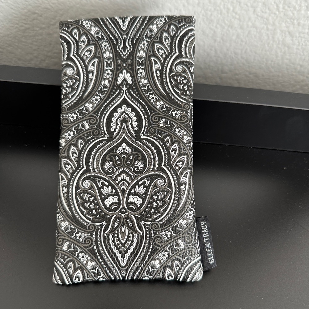Elegant Black and White Paisley Glasses Pouch